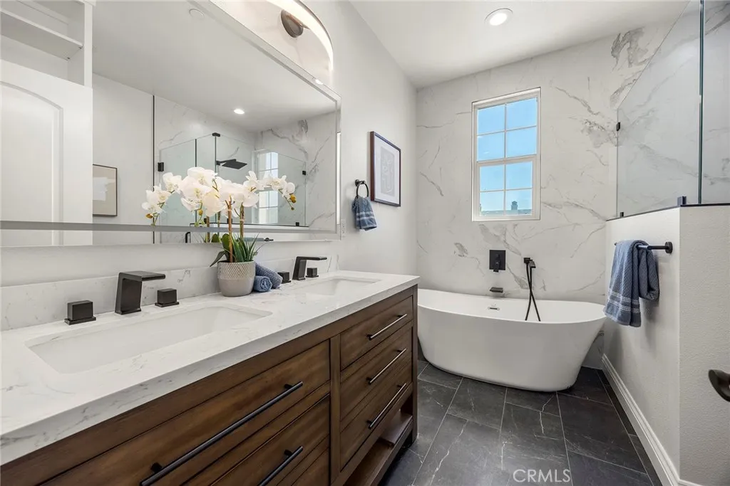 Anaheim, California 92805, United States, 4 Bedrooms Bedrooms, ,4 BathroomsBathrooms,Residential,Active,201818