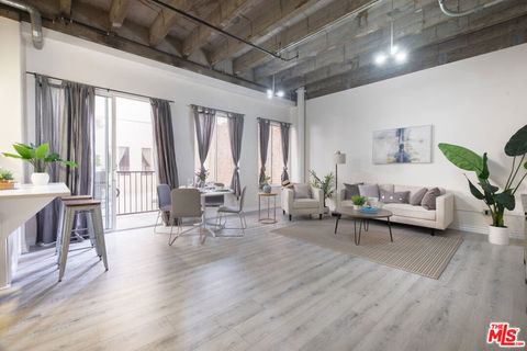 Photo of 312 W 5th Street #606, Los Angeles, CA 90013 (MLS # 25612831) Photo of 312 W 5th Street #606, Los Angeles, CA 90013 (MLS # 25612831)