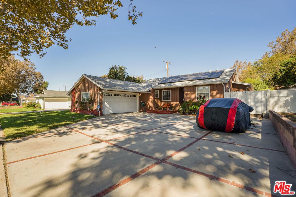 Photo of 4141 Eileen Street, Simi Valley, CA 93063 (MLS # 25611197)