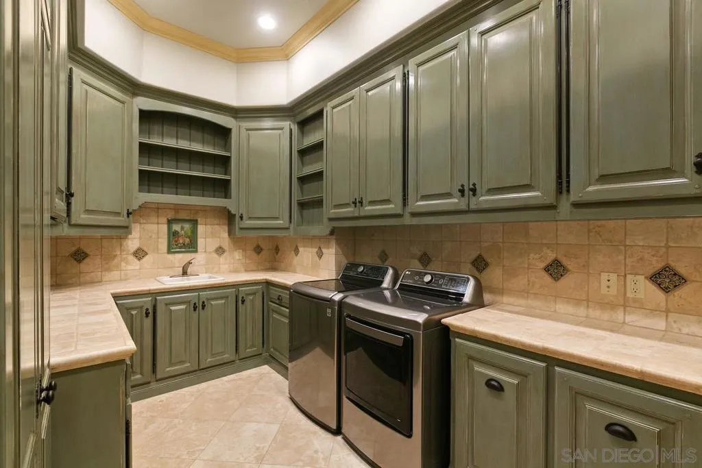 La Jolla, California 92037, United States, 3 Bedrooms Bedrooms, ,5 BathroomsBathrooms,Residential,Active,219863