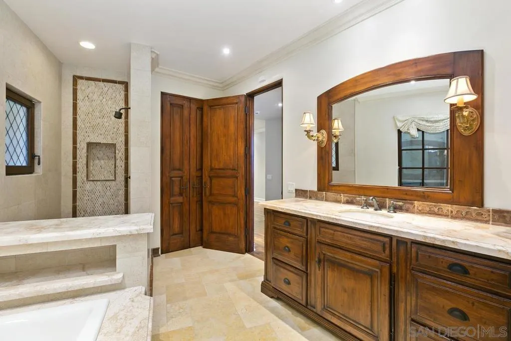 La Jolla, California 92037, United States, 3 Bedrooms Bedrooms, ,5 BathroomsBathrooms,Residential,Active,219863