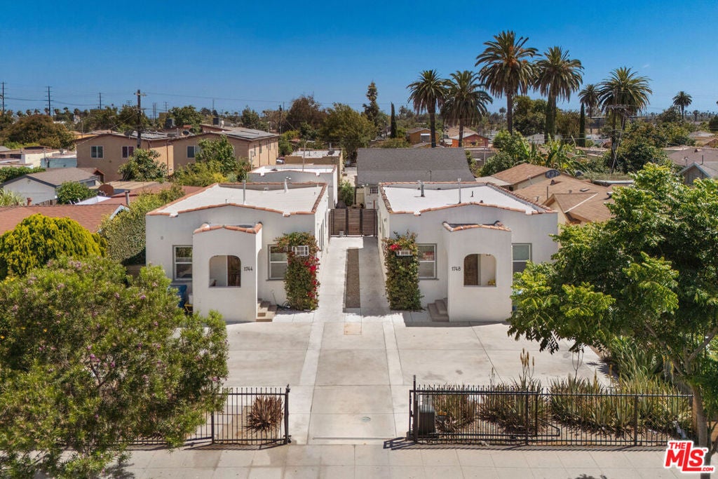 1744 W 36th Place