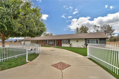 Photo of 6905 W Devonshire Ave, Hemet, CA 92545 (MLS # SW26161194)