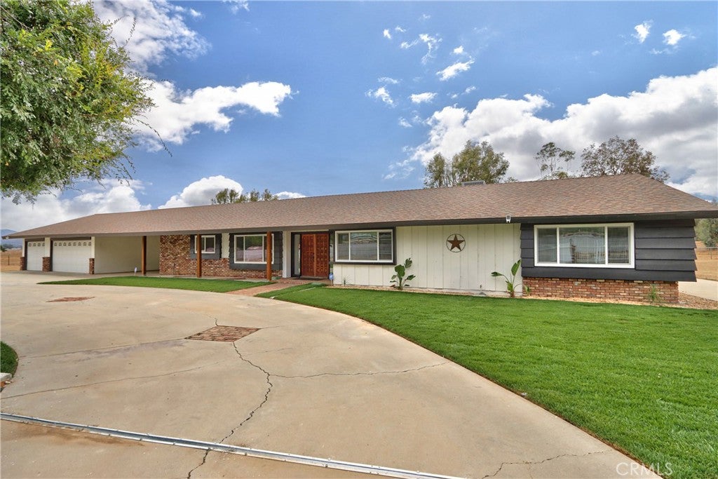 6905 W Devonshire