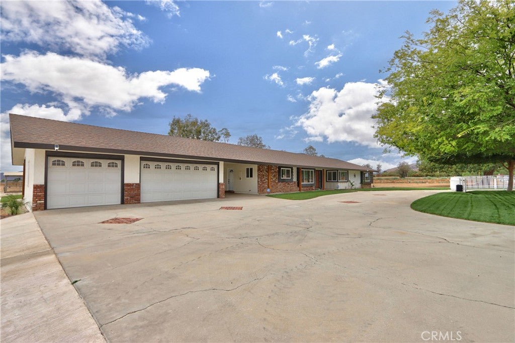 6905 W Devonshire