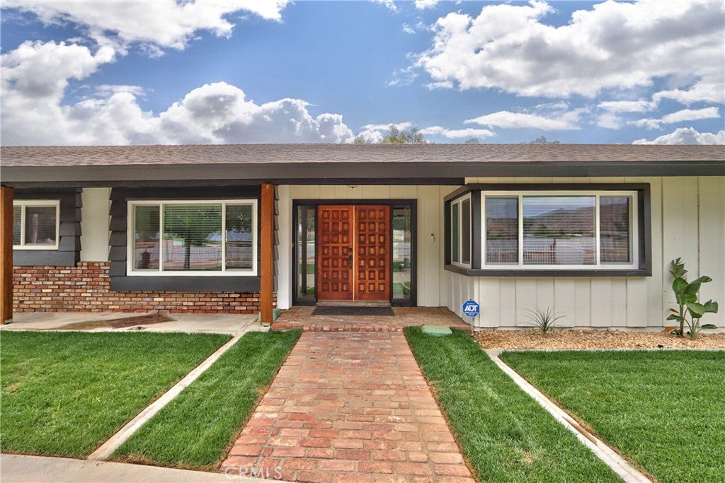 6905 W Devonshire