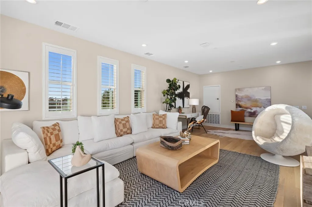 Irvine, California 92618, United States, 4 Bedrooms Bedrooms, ,5 BathroomsBathrooms,Residential,Active,185524