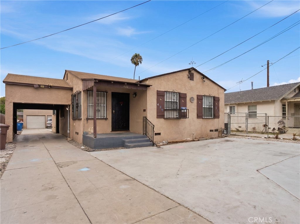 428 E Oaks