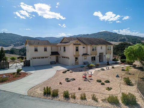 Photo of 909 Via Juan Pablo, San Juan Bautista, CA 95045 (MLS # ML82059835)