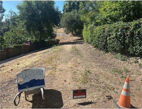 Photo of 5075 Hood Drive, Woodland Hills, CA 91364 (MLS # SR25125496) Photo of 5075 Hood Drive, Woodland Hills, CA 91364 (MLS # SR25125496)