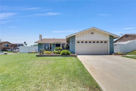 Photo of 896 N Arrowhead AVE, Rialto, CA 92376 (MLS # IV26130590)