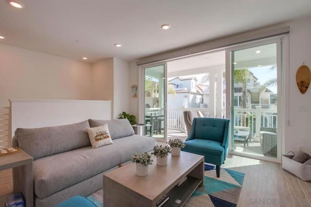 834 Santa Barbara Pl
