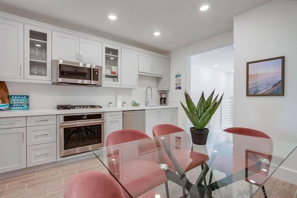 834 Santa Barbara Pl