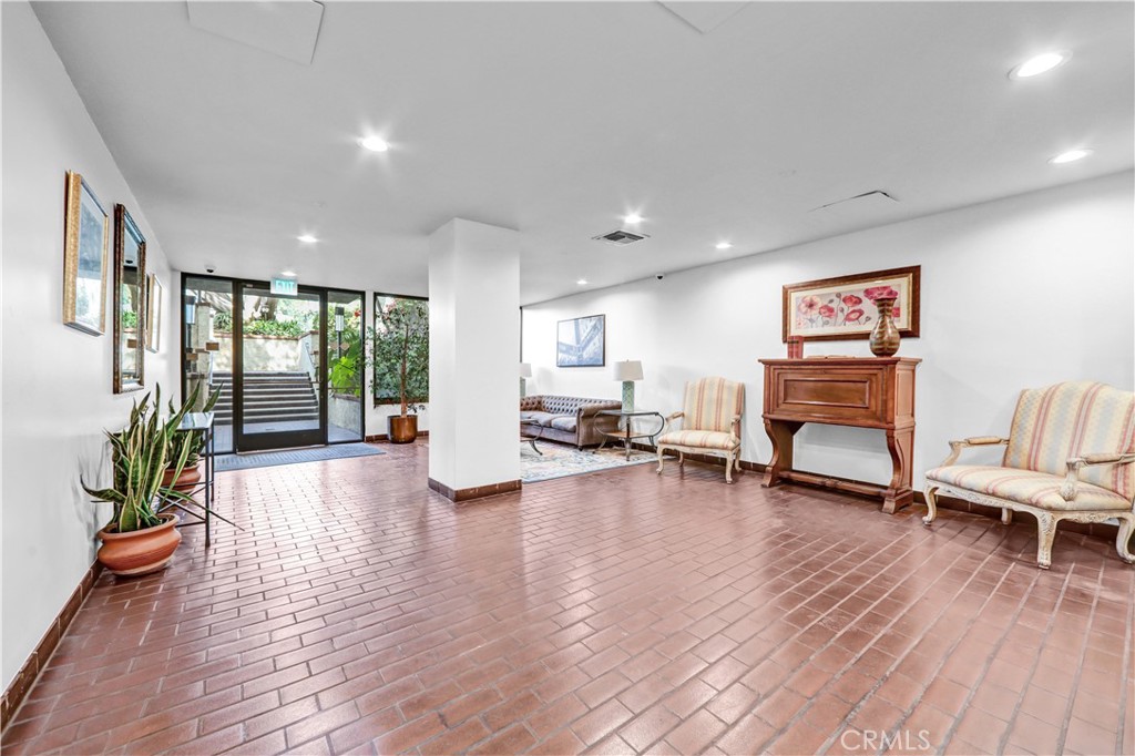 1900 Vine Street 212