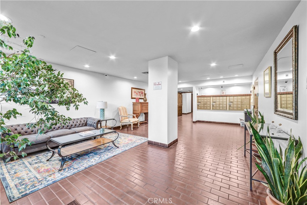 1900 Vine Street 212