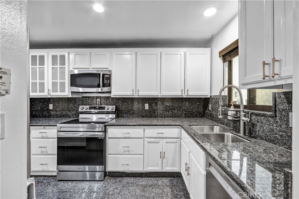 1900 Vine Street 212