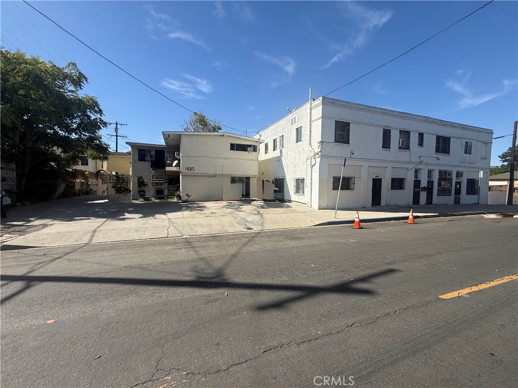 4801 Wall St
