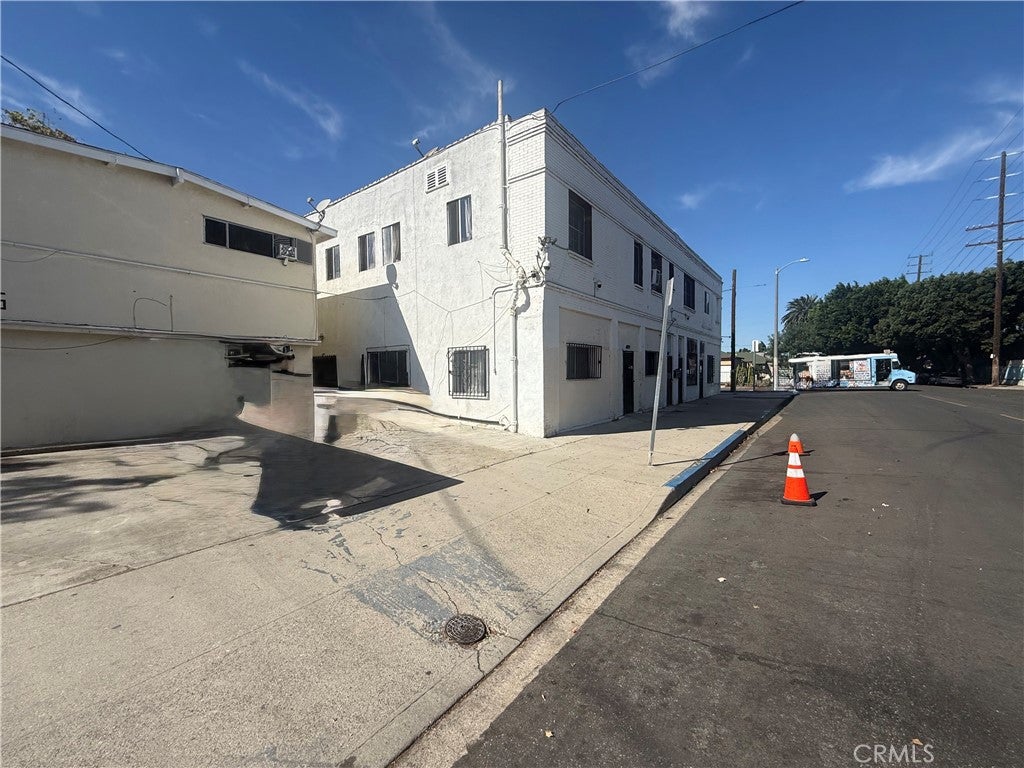 4801 Wall St
