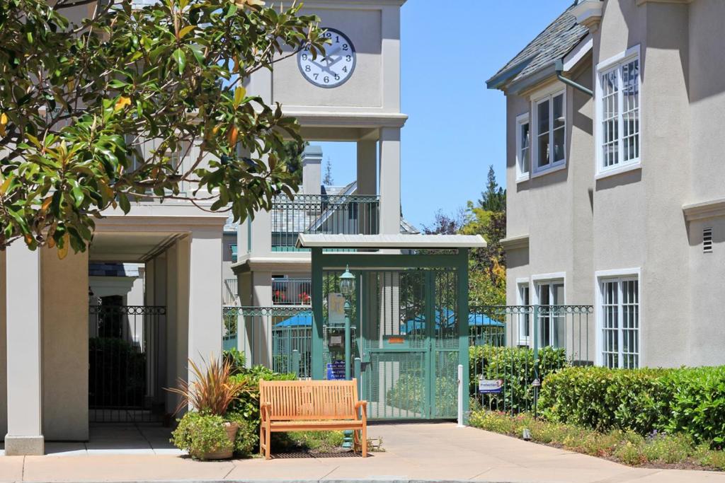 1 W Edith Avenue