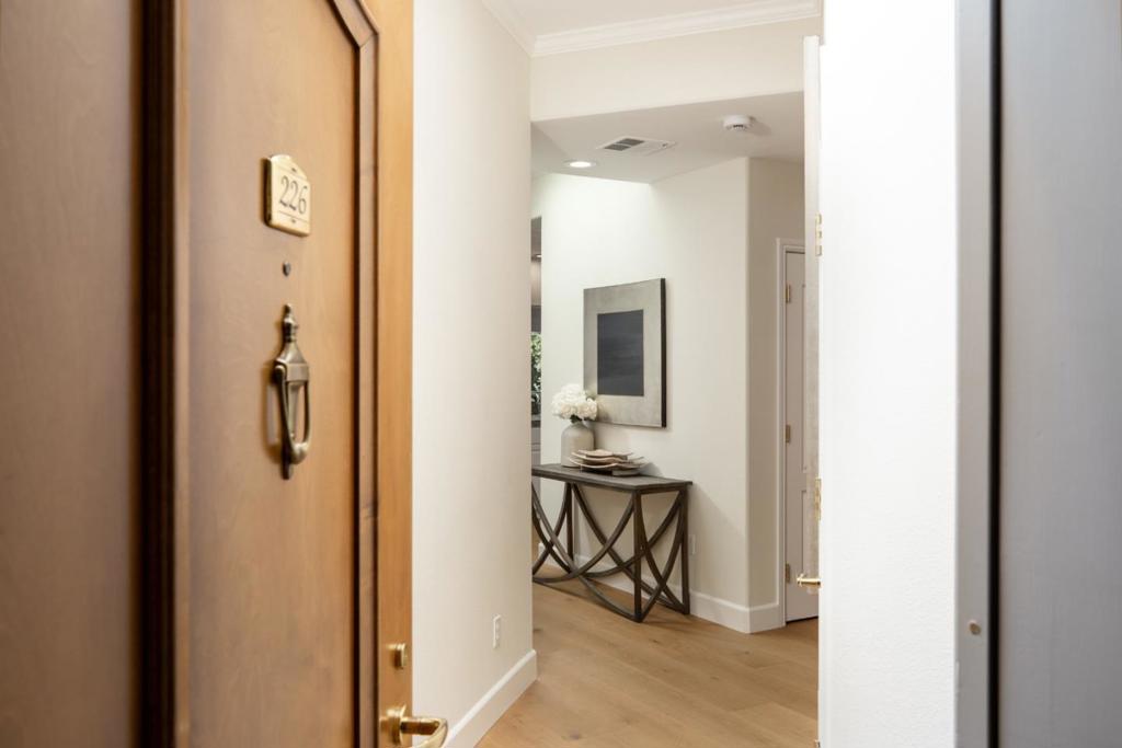 1 W Edith Avenue D226