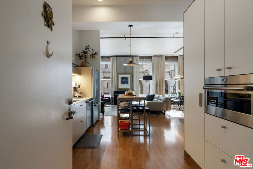 253 S Broadway 201