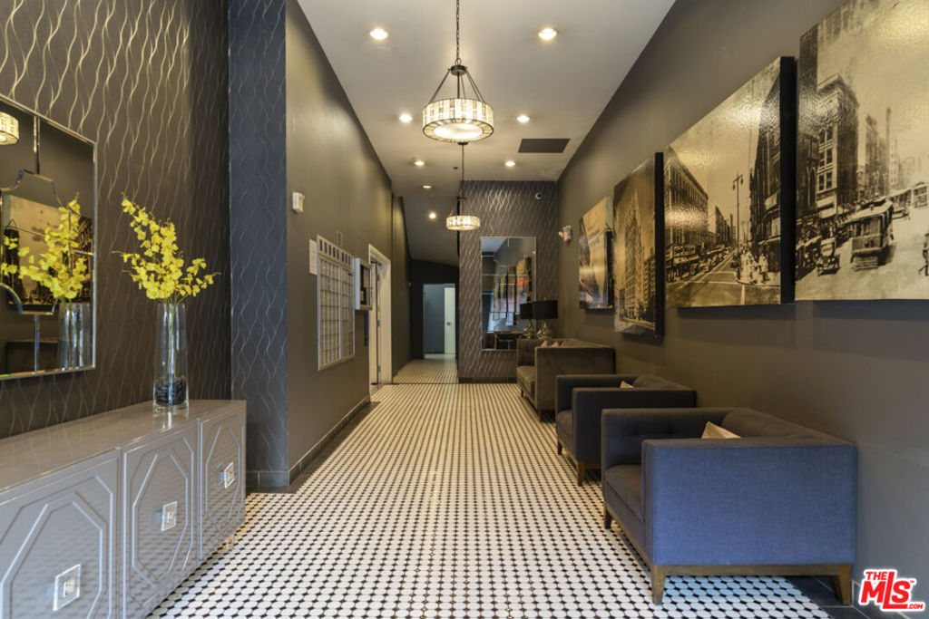 253 S Broadway 201