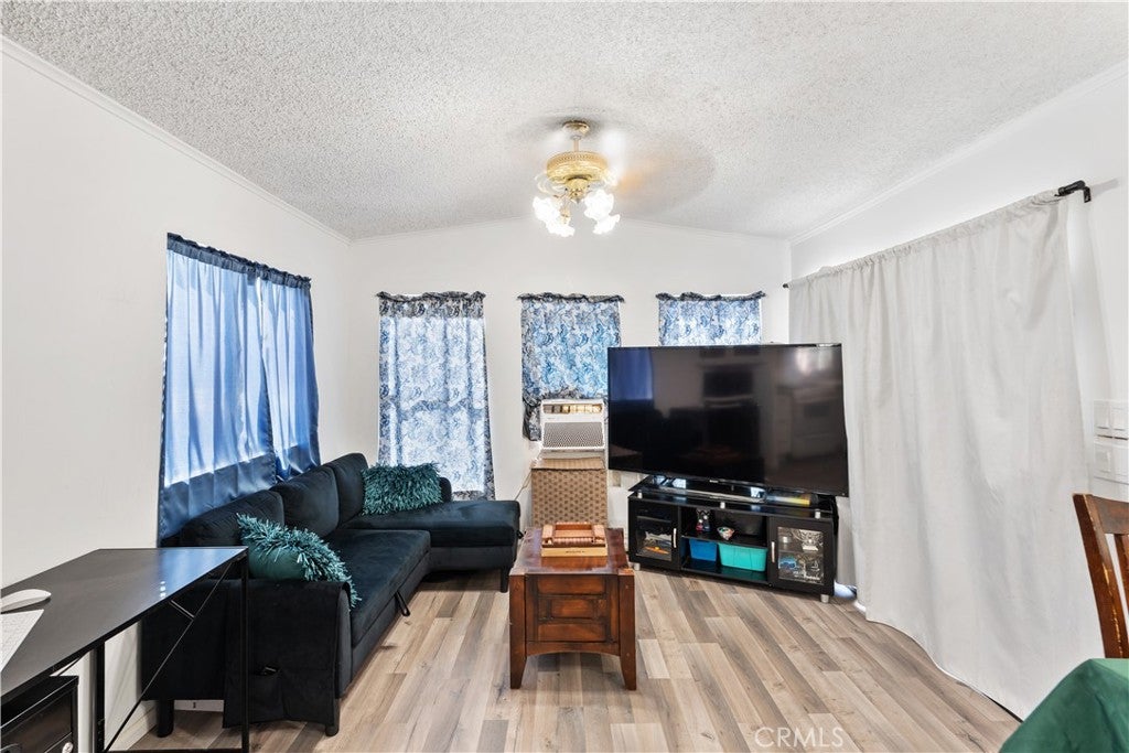 11416 Holmes Avenue 3