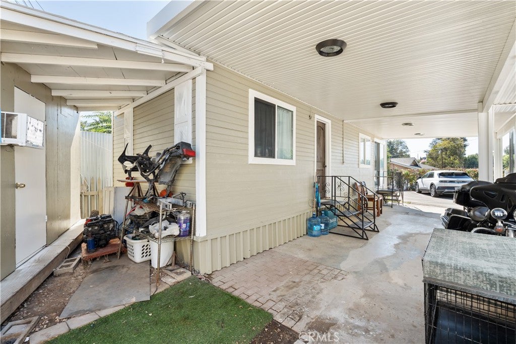 11416 Holmes Avenue 3