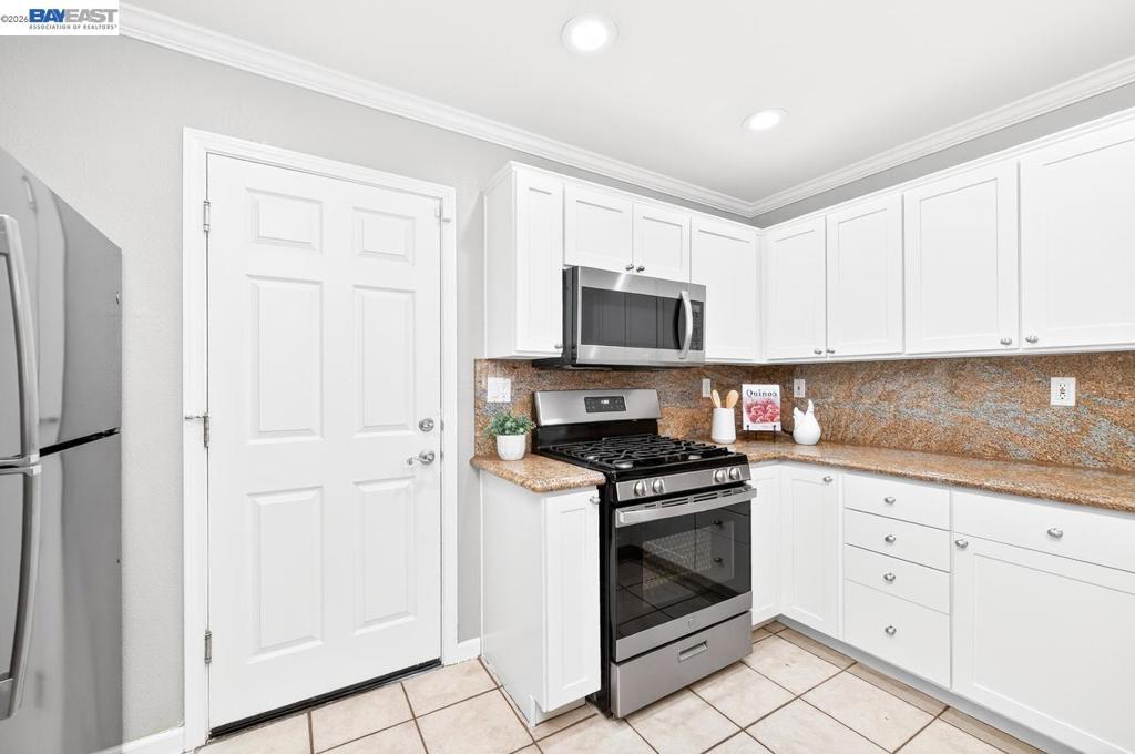 1557 Hermocilla Way
