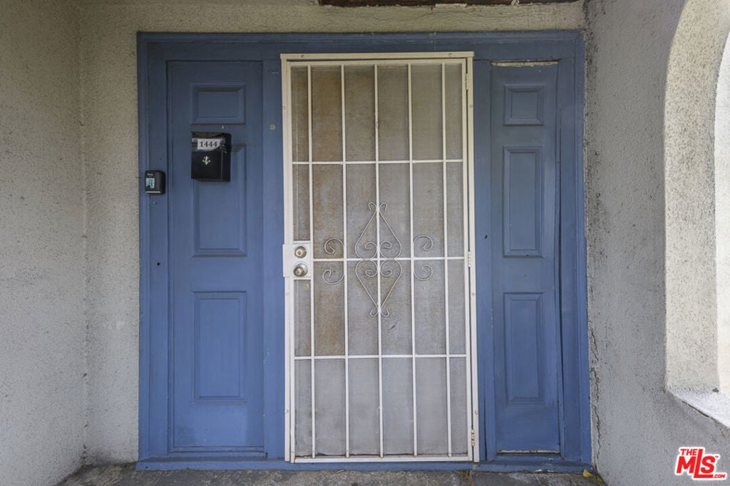 1438 W 25th Street