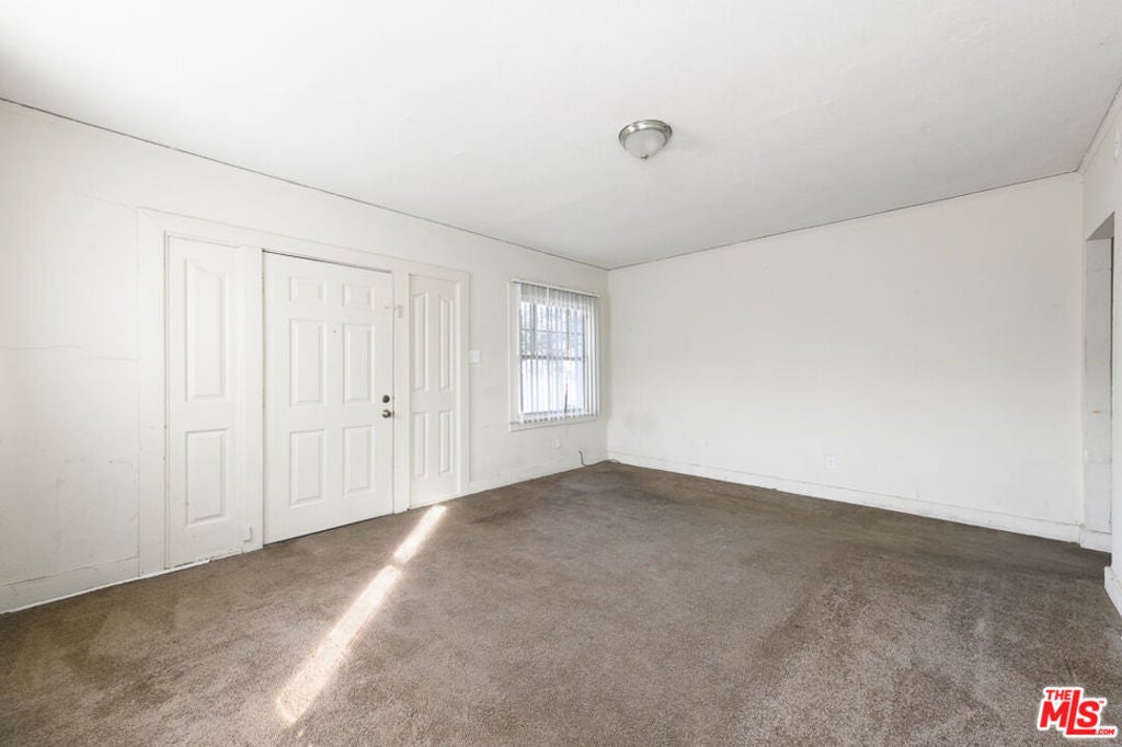 1438 W 25th Street