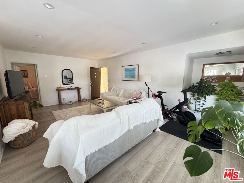 Remodeled and updated. Located in one of the Best Santa Monica Location just south of Wilshire boulevard walking distance to almost everything. Bright open floor plan. Large living room and dining area with recessed lights, wet bar. Modern white Kitchen has Quartz Counter Tops and all built appliances. Nice balcony off of primary bedroom, great closet space