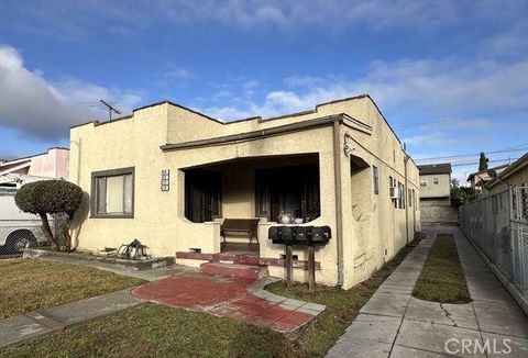 Photo of 812 N Ridgewood Pl, Los Angeles, CA 90038 (MLS # DW26088692)