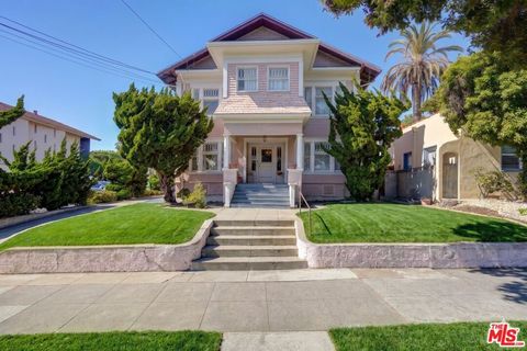 Photo of 108 N Broadway Ave, Redondo Beach, CA 90277 (MLS # 26828017)