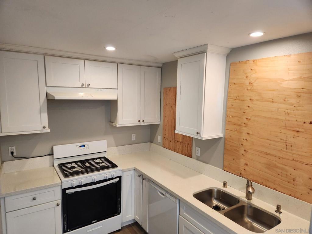 4095 ESTRELLA AVENUE