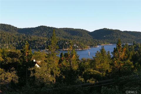 Photo of 1239 Yosemite DR, Lake Arrowhead, CA 92352 (MLS # SW26157678)