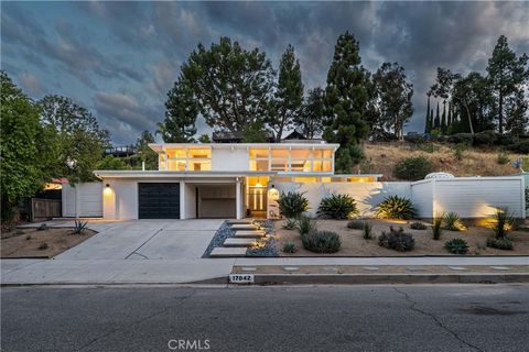 Photo of 17042 Lisette St, Granada Hills, CA 91344 (MLS # SR25226252)