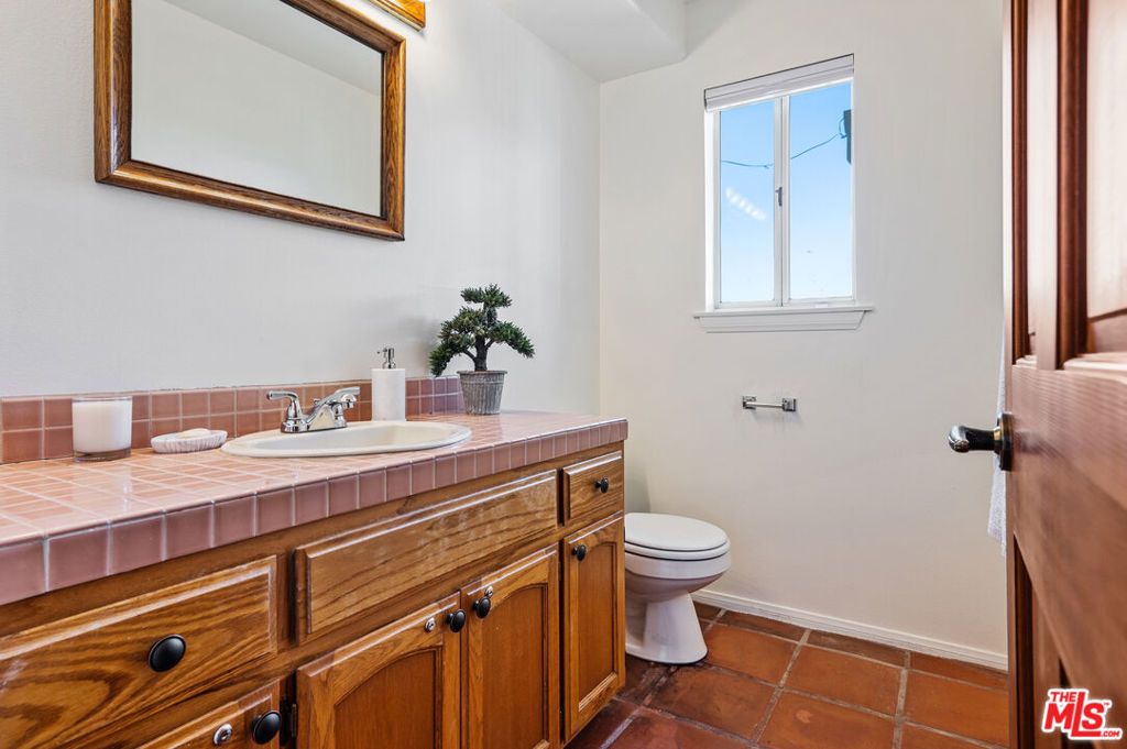 listing image 130721411093867557971