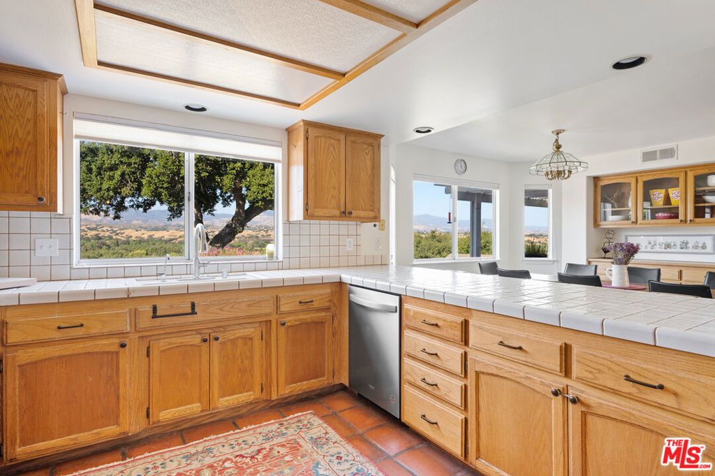 listing image 130721314860244567066