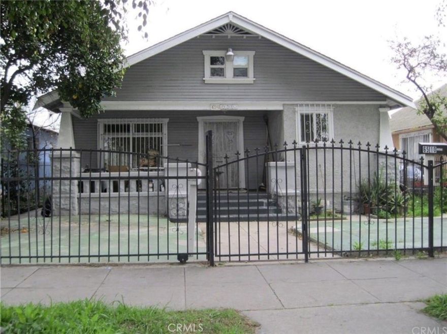 Beautifully Maintained Duplex in Prime Los Angeles Location! Excellent investment opportunity with this well-kept duplex offering strong income potential. The front unit features a spacious 3-bedroom, 1-bathroom layout complete with convenient washer/dryer hookups. The rear unit offers a comfortable 2-bedroom, 1-bathroom floor plan with direct access to a private backyard, perfect for outdoor enjoyment. Each unit has separate electrical panels, gas meters and water heaters. Water meter is shared. Whether you're looking to expand your investment portfolio or live in one unit while renting out the other, this property delivers flexibility, functionality, and long-term value. Easy access to the 110, 10 and 105 freeways.