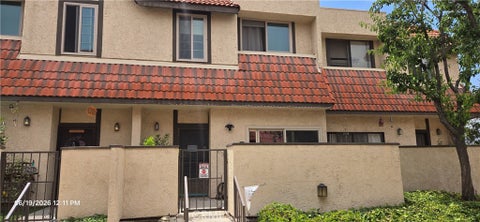 Photo of 27631 Nugget DR #5, Canyon Country, CA 91387 (MLS # SR26133903)