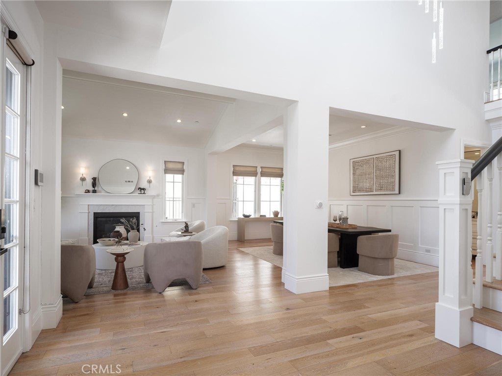 8056 Kentwood