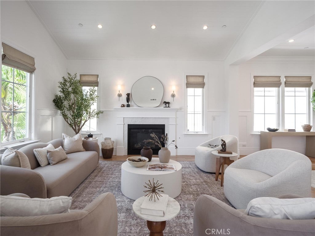 8056 Kentwood