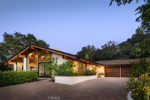 Photo of 3620 River Farm Drive, Westlake Village, CA 91361 (MLS # SR26064442)