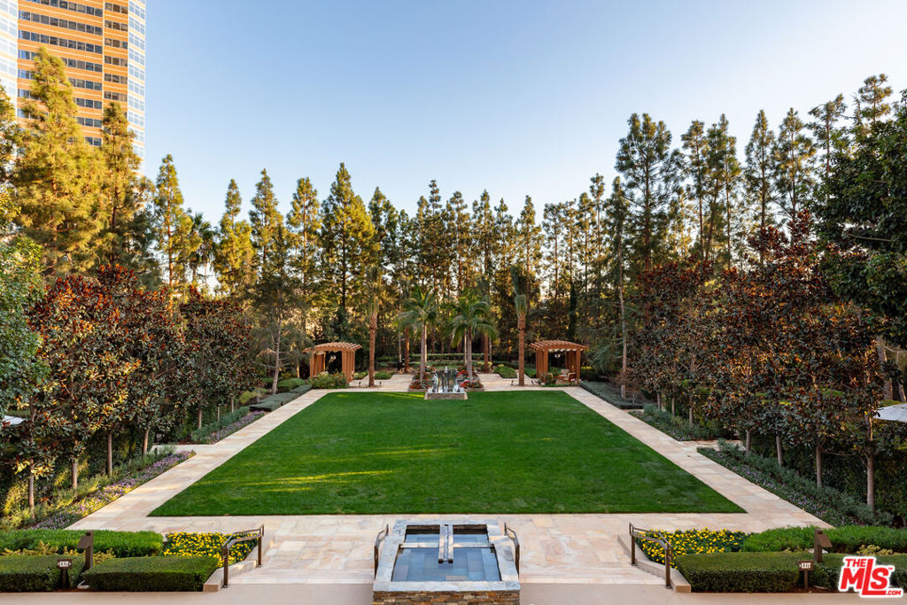 1 W CENTURY Drive 31D