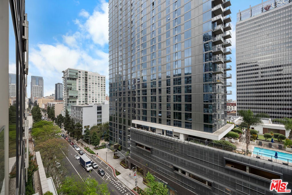 1155 S Grand Avenue 1111