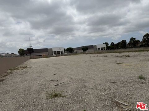 Photo of 2320 Latigo Avenue, Oxnard, CA 93030 (MLS # 26831919)