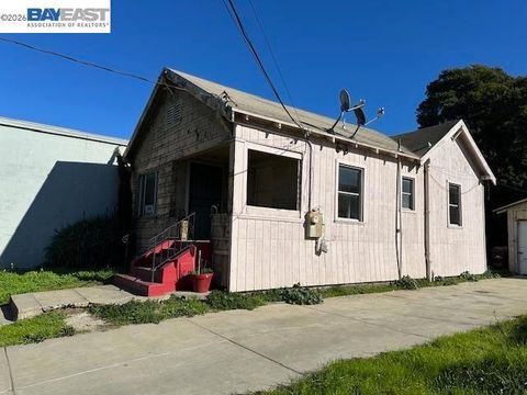 Photo of 1024 50Th Ave Ave, Oakland, CA 94601 (MLS # 41133480)