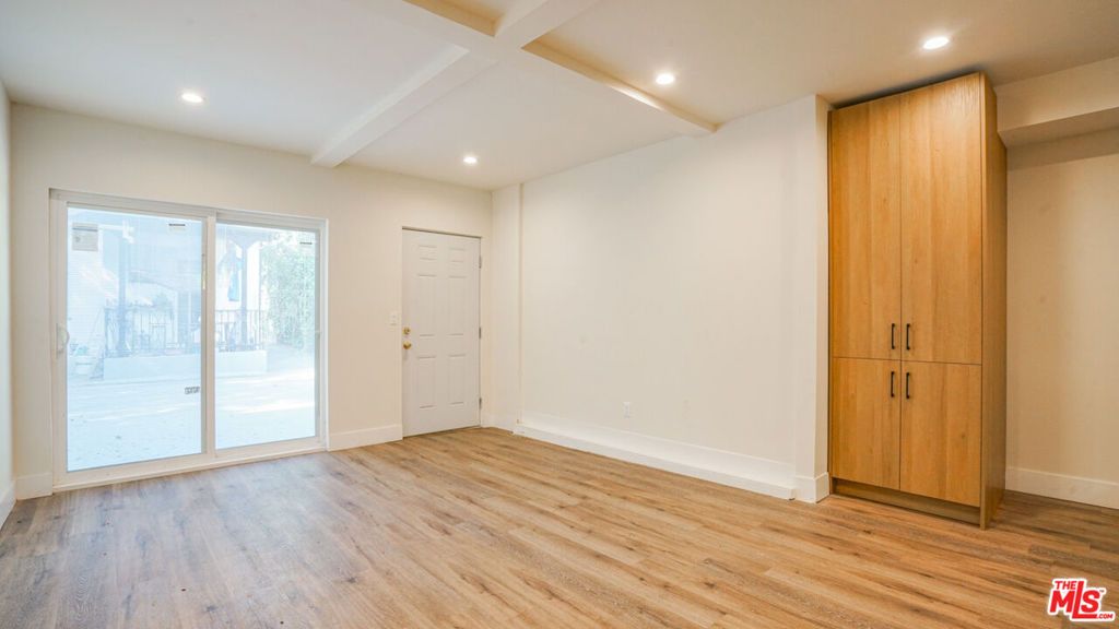 listing image 130724774352133074847