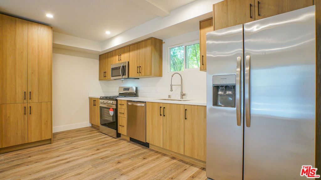 listing image 130724823451858583108